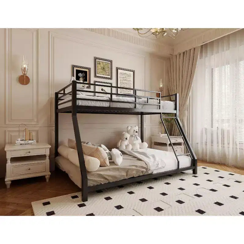 Letto a castello in metallo una piazza e mezzo con ringhiera di sicurezza e scaletta – Nero