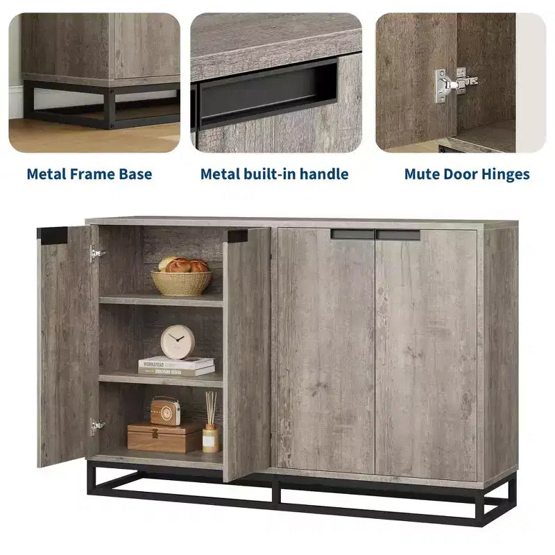 Credenza a 4 ante con ripiani regolabili