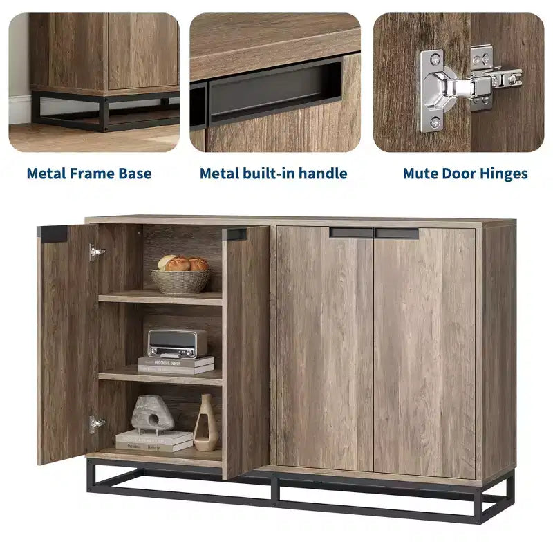 Credenza a 4 ante con ripiani regolabili
