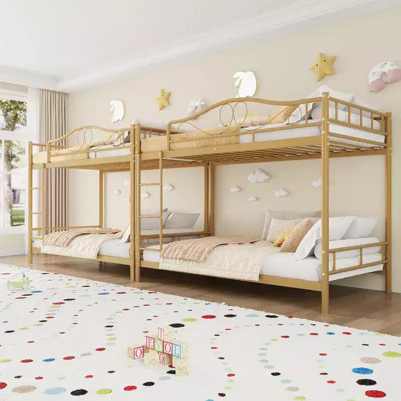 Letto a castello singolo su singolo con telaio in metallo resistente e spondine a tutta lunghezza