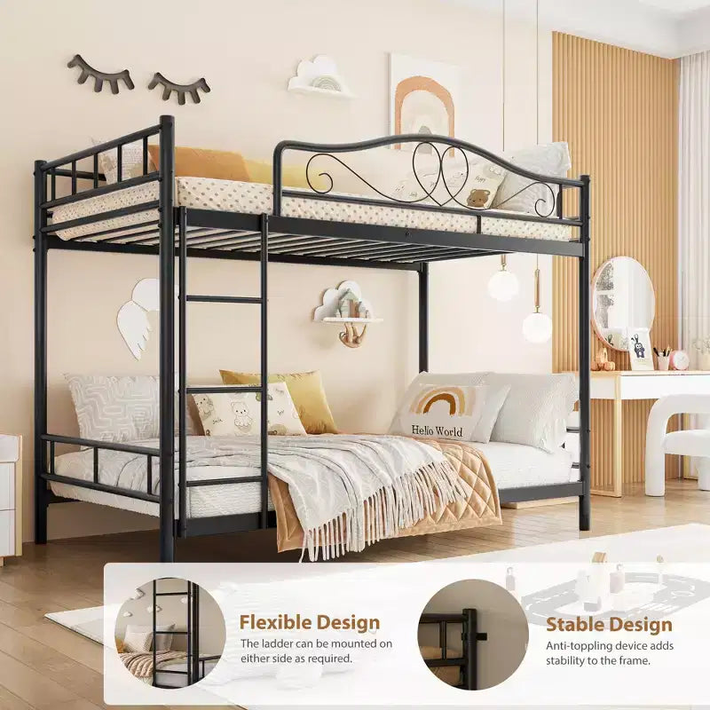 Letto a castello singolo su singolo con telaio in metallo resistente e spondine a tutta lunghezza